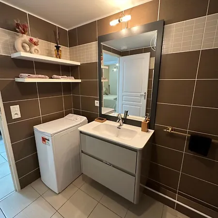 Cosy 2 Pieces A 1min A Pied De La Et Proximite De La Gare De Train Apartment
